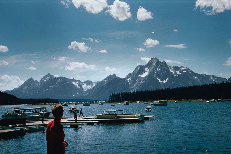 Image prise en 1972 dans le Wyoming lors de la traversée dans l\'atmosphère d\'un corps céleste sans doute très semblable à celui qui a explosé le 22 avril 2012. Celui-ci avait eu plus de chance puisque, arrivé de façon tangentielle, il était reparti dans l\'espace après avoir vu sa trajectoire fortement infléchie.