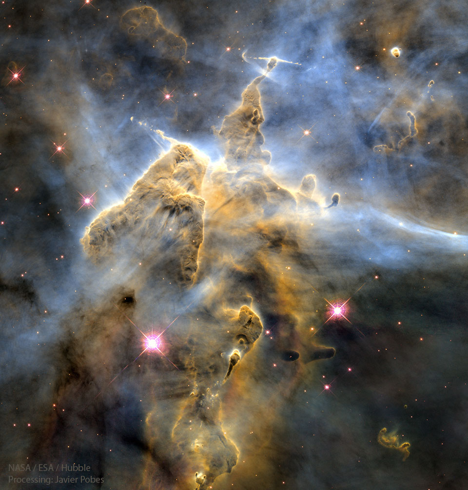 Dans la nébuleuse de la Carène se confrontent étoiles et poussière, et ce sont les vents énergétiques des étoiles qui gagnent.