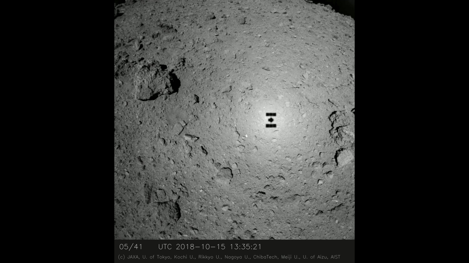 L\'ombre d\'Hayabusa-2 sur l\'astéroïde Ryugu mesure 6 mètres